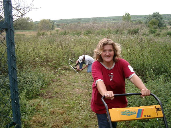 Sabine beim Mähen